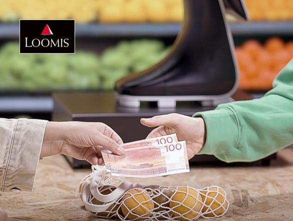 person-buying-oranges-paying-with-cash